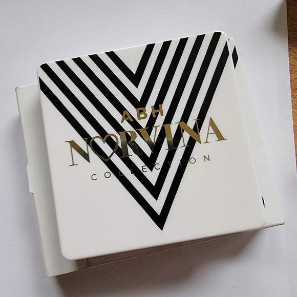 ANASTASIA Beverly Hills• Norvina MINI Pro Pigment Palette Vol. 1 NEW IN BOX - Picture 8 of 8